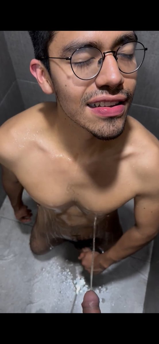 Si hay foto...
 Quieren ver? 💦😈

Me pongo bien putito con el golden, quien me lo hace? 🥵