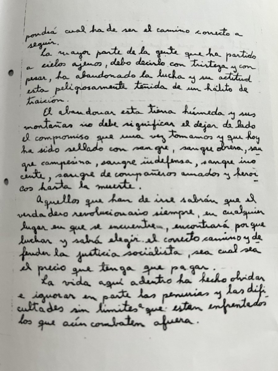 Malesanta1's tweet image. Hoy,se conmemoran 51 años de la desaparición,en manos de la DINA, de Ricardo  Aurelio Troncoso Muñoz, militante del MIR,padre, hermano,esposo,profesor de Biología de la Universidad de Chile.
Fue llevado a Colonia Dignidad.
Su hermana Myrna,ha preservado su historia y su legado y…