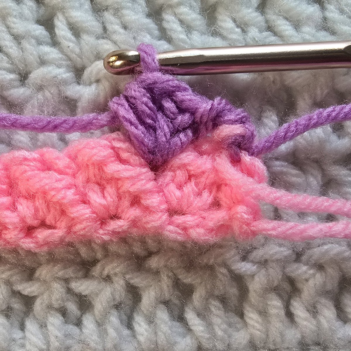Crochetmelovely's tweet photo. Full step by step photo tutorial on the crochet Southern Lights Stitch is up on my blog! Link in my profile! 💖👋✨️ #yarn #art #crocheterofinstagram #crochet #crocheting #crocheted #youtubers #youtube #phototutorial #photography #crochettutorial #crochettutorials #diy #howto https://t.co/DIOpCFn1CZ