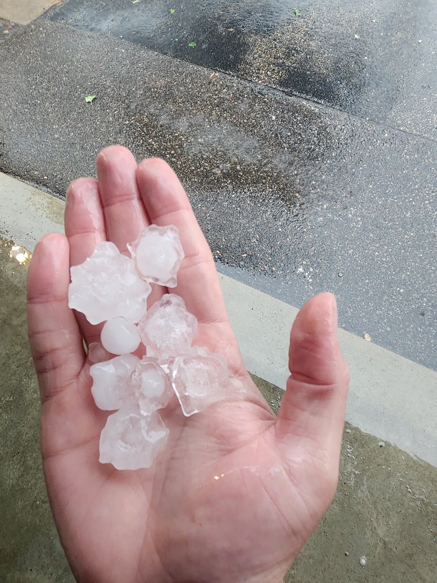 RemingtonBen's tweet photo. Several hailstones at or above quarter sized and some gusts of 40-45 mph. 1 mile SE of Apple Valley, MN @NWSTwinCities https://t.co/VoOGwAwjdE