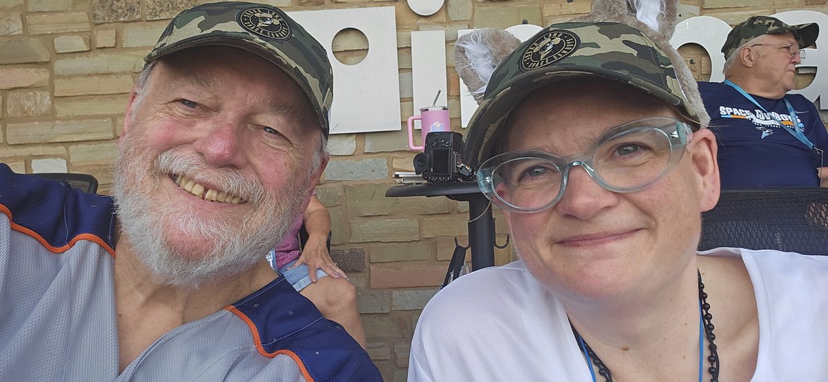 ChiquePhilA's tweet photo. Dad &amp; Daughter rooting for our @SLSpaceCowboys as they #Ascend! https://t.co/53Bi7n8NnU