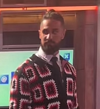 Seth’s face: *permanently confused*

brain: “someone explain why this guy has me doing this”