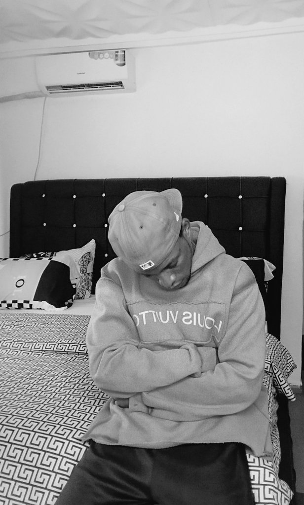iamwonce's tweet photo. I'm at the most risky days of my life😢
But am following my heart bc nobody dey
Am constructing my road one day at a time, it gonna be well soon😔💔🙌

#TheSadestBoyOnEarth🌍 #wonce🗣️ https://t.co/vVXW2XNonn