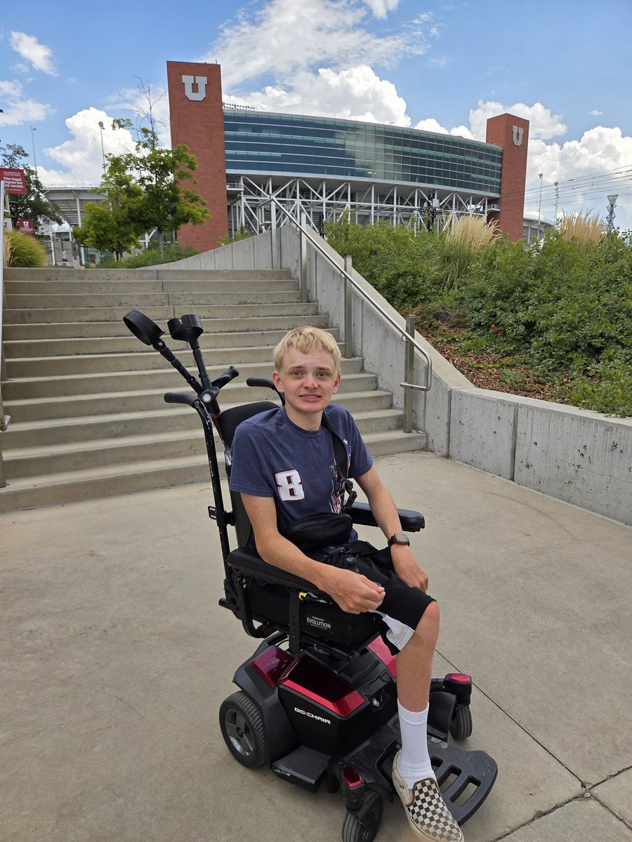 Hockey_NF_Mom's tweet photo. Busy summer for T as he prepared to attend @UUtah starting this fall...orientation, CDA, math placement, bus route, class locations. T is majoring in Parks, Recreation, and Tourism with a sports emphasis. #GoUtes
#imwithTravis #ikNowaFighter #MoreNotLess #seetheability #EndNF https://t.co/jdMdthJuSU