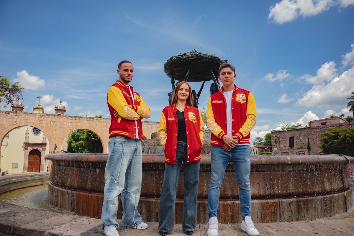 C_A_Morelia's tweet photo. Así se ve el orgullo de 75 años 🧥

Nuestra Varsity Jacket edición limitada ya está disponible en preventa. 

Mucha historia y pasión, haz tu pedido hoy 

👉 https://t.co/rwzOYFTKOw

#DelCanarioSoy https://t.co/3FSyxsur6N