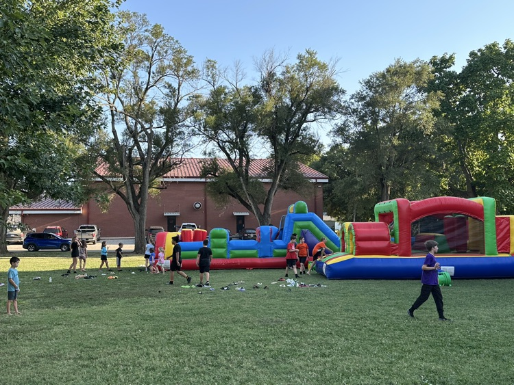 SchoolsWaverly's tweet image. WJH/HS Back to School Night is 6-8 p.m. tonight at the high school. Come join us!

A big thanks to MT Networks for providing hot dogs and water.