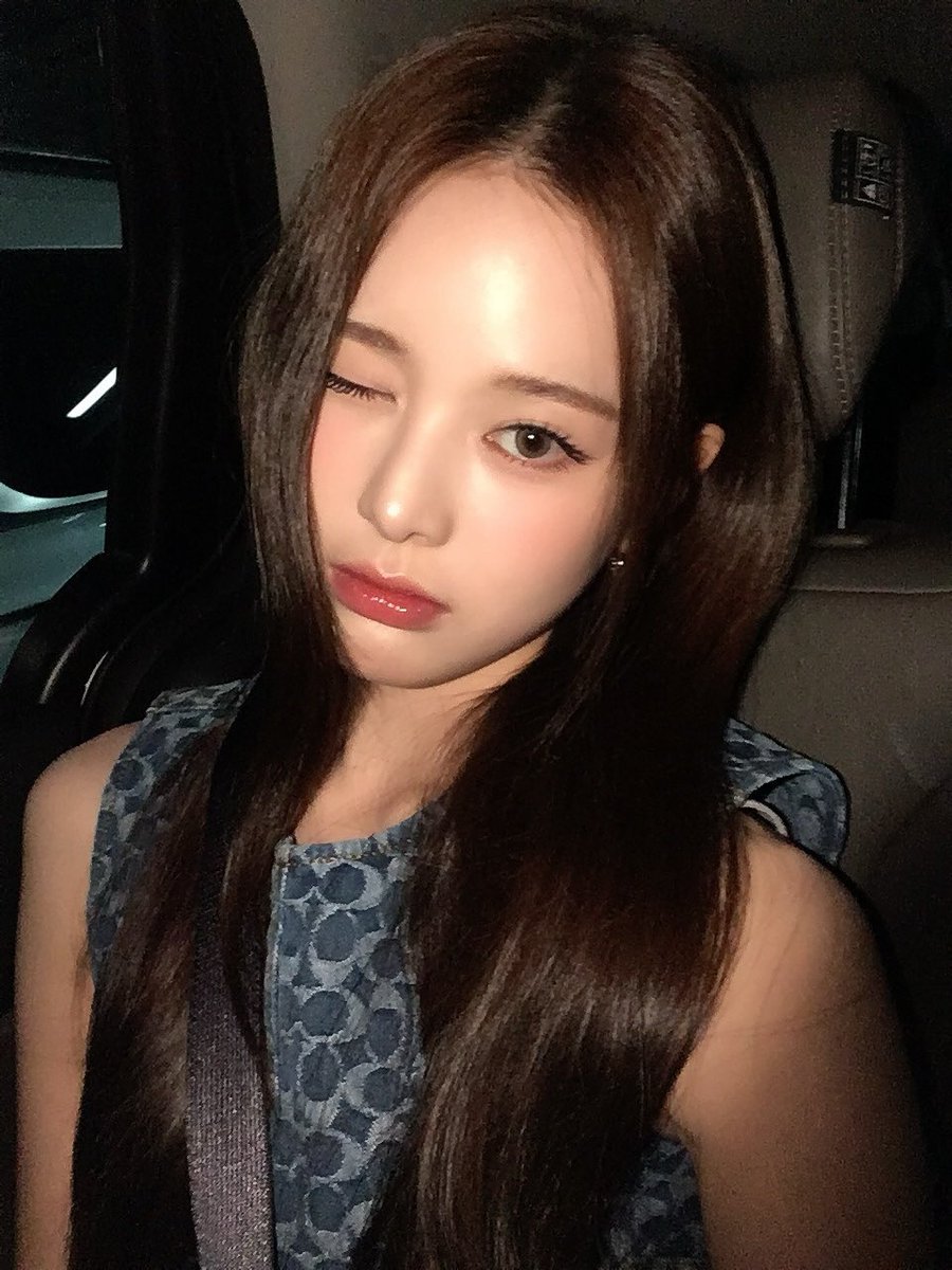jeeimine's tweet photo. Sunshine in her winks, confidence in her stride. https://t.co/IF1Wyql5nf