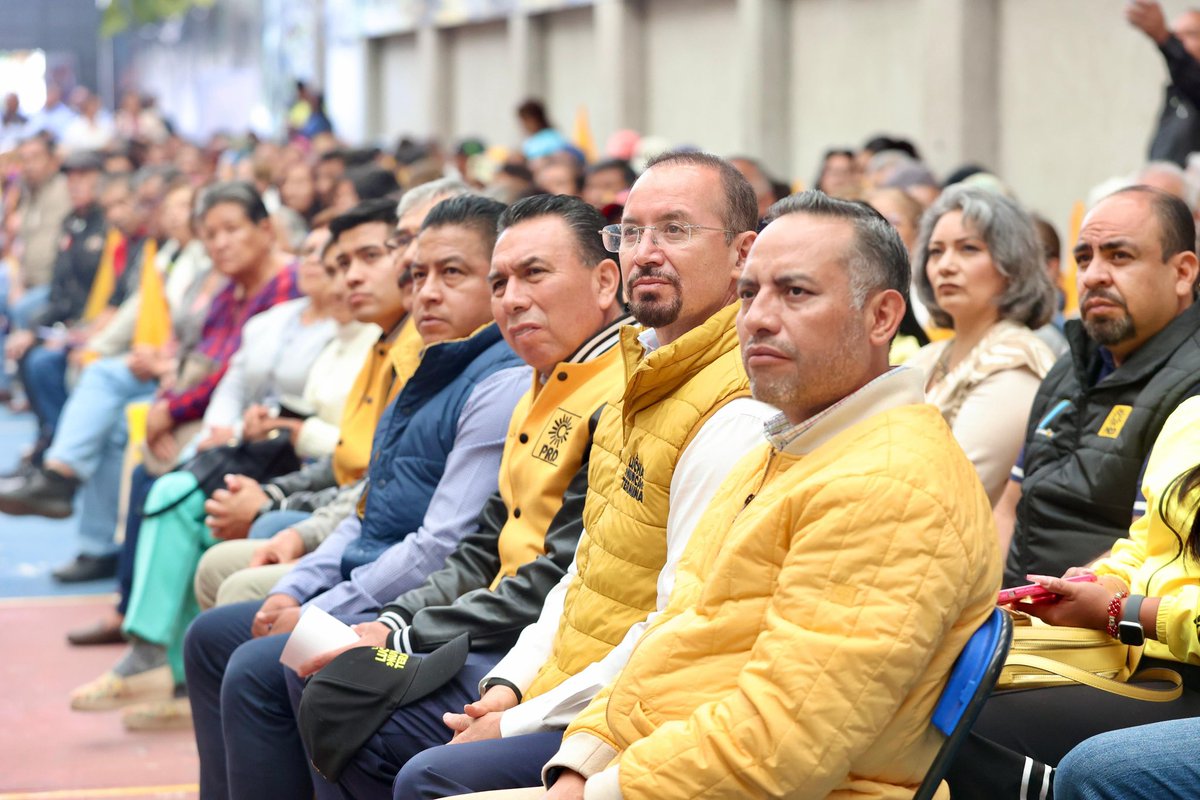 OOA_Oficial's tweet photo. Hoy, desde #LaPaz, con Tamara Vega, atleta olímpica y Denisse Valverde, activista trans, abordamos los retos y oportunidades para las mujeres y la comunidad #LGBT, en el #Edomex. 

Escuchar las voces de todas, todos y todes es nuestra ruta hacia la igualdad y la justicia. ☀️ https://t.co/mxEqYMUFT8