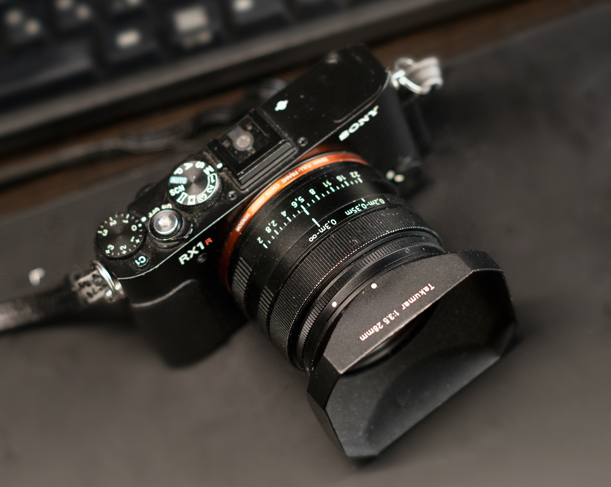 整備済 極美品 M42 TAKUMAR 28mm F3.5 純正 角型フード 良品】 M42 SMC TAKUMAR 28mm F3.5 稀少フード付 広角 カメラ