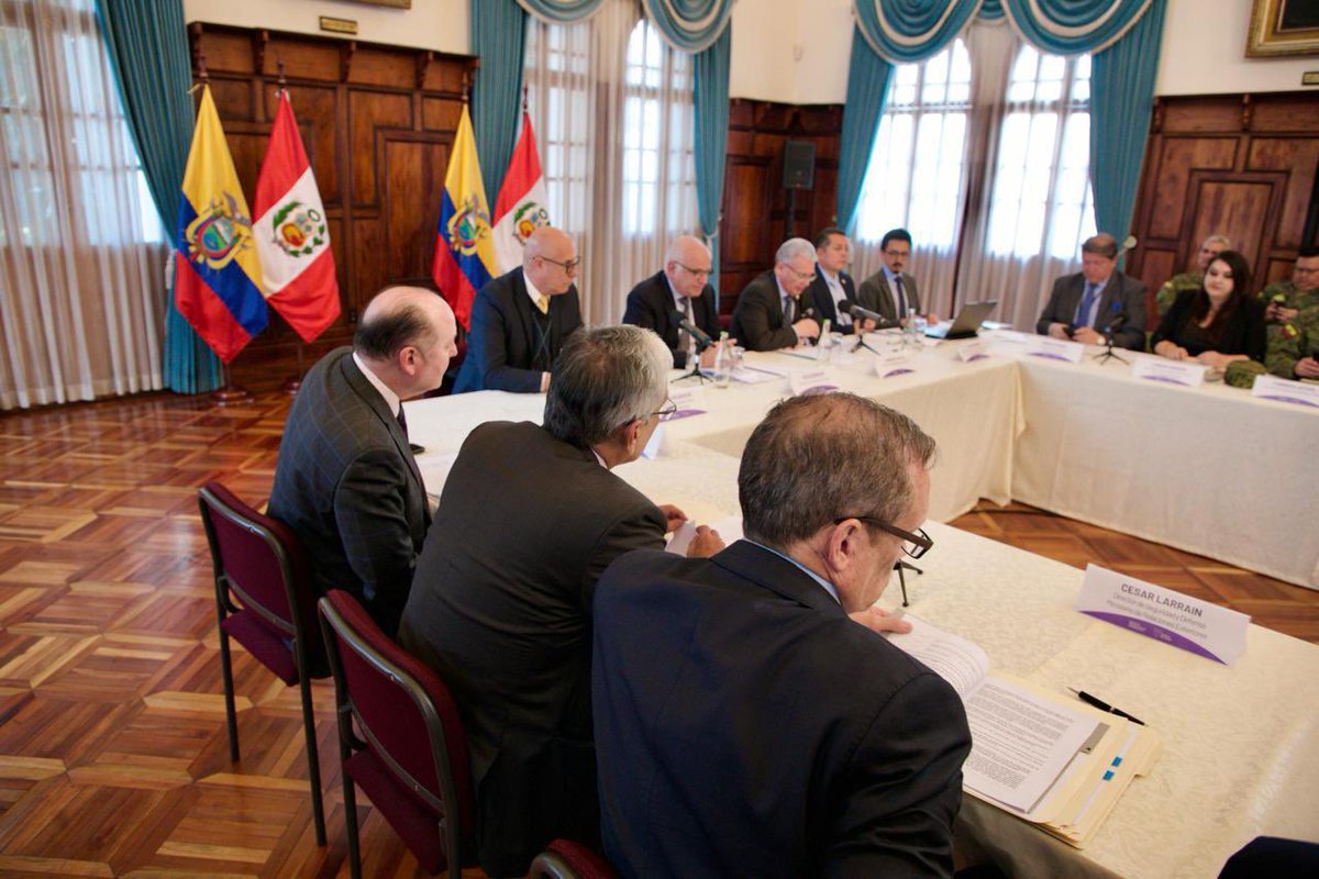 🇪🇨🤝🇵🇪 𝗔𝘃𝗮𝗻𝗰𝗲 𝗕𝗶𝗻𝗮𝗰𝗶𝗼𝗻𝗮𝗹 𝗰𝗼𝗻𝘁𝗿𝗮 𝗹𝗮 𝗠𝗶𝗻𝗲𝗿í𝗮 𝗜𝗹𝗲𝗴𝗮𝗹

📍 Quito | Esta semana se llevó a cabo la II Reunión de la Comisión Mixta de Lucha contra la Minería Ilegal Perú–Ecuador (COMIXTA), con la participación del Tcnl. (SP) Luis Carrión,