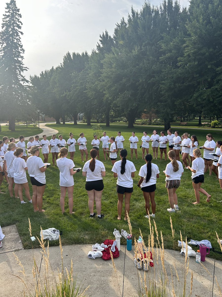 SimpsonWSOC's tweet image. Tonight, we recognized the ways we support, inspire, and lift each other up-on and off the field. A visual reminder that every person contributes to our team’s energy, success, and joy. 💛⚡️ #StormStrong