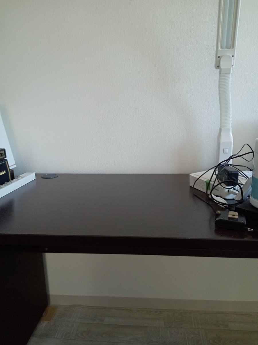 今日はここに製作用のパソコンを出す❗️(ダンボールの中から)

設置するまでゴロゴロしない❗️
きっと、たぶん、おそらく、もしかして、、
夕方までには電源入れたいー