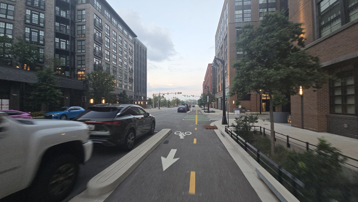 Omar Lloyd tweet media