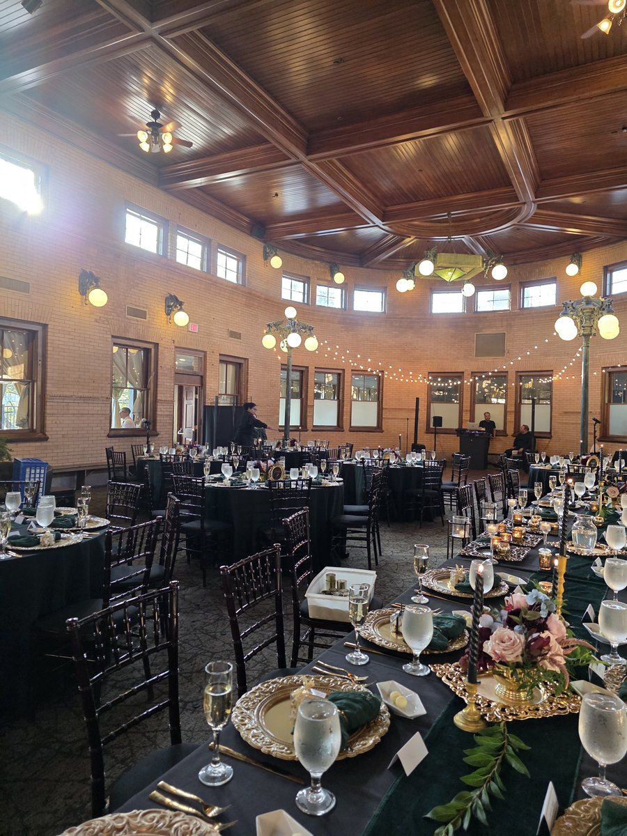_unionstation's tweet photo. The Roosevelt Grand Ballroom: a 200 seat beauty located in a historic train station https://t.co/VWXHtaN0Y9