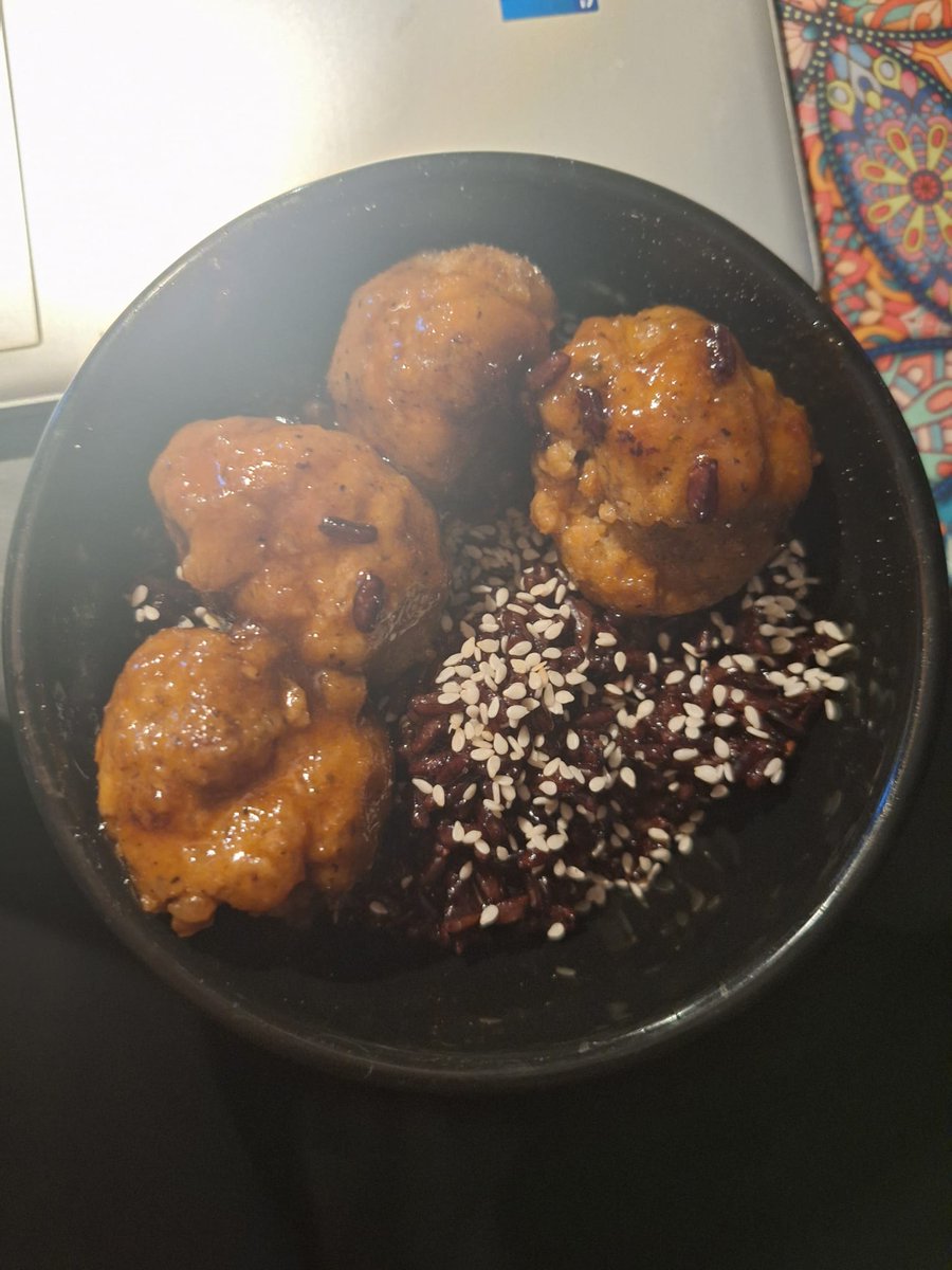 ginabella's tweet image. Sesame forbidden rice and hot honey and garlic glazed meatballs. 

Absolutely delicious.

Nothing better than scratch cooking.

#wholefoods #scratchcooking