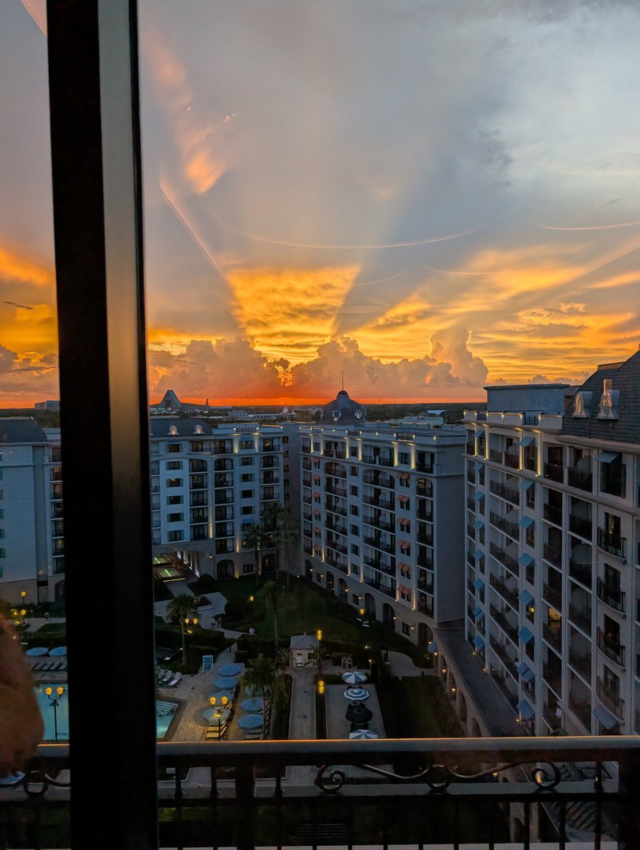 Dinner at Topolino Terrace #WDW #sunset