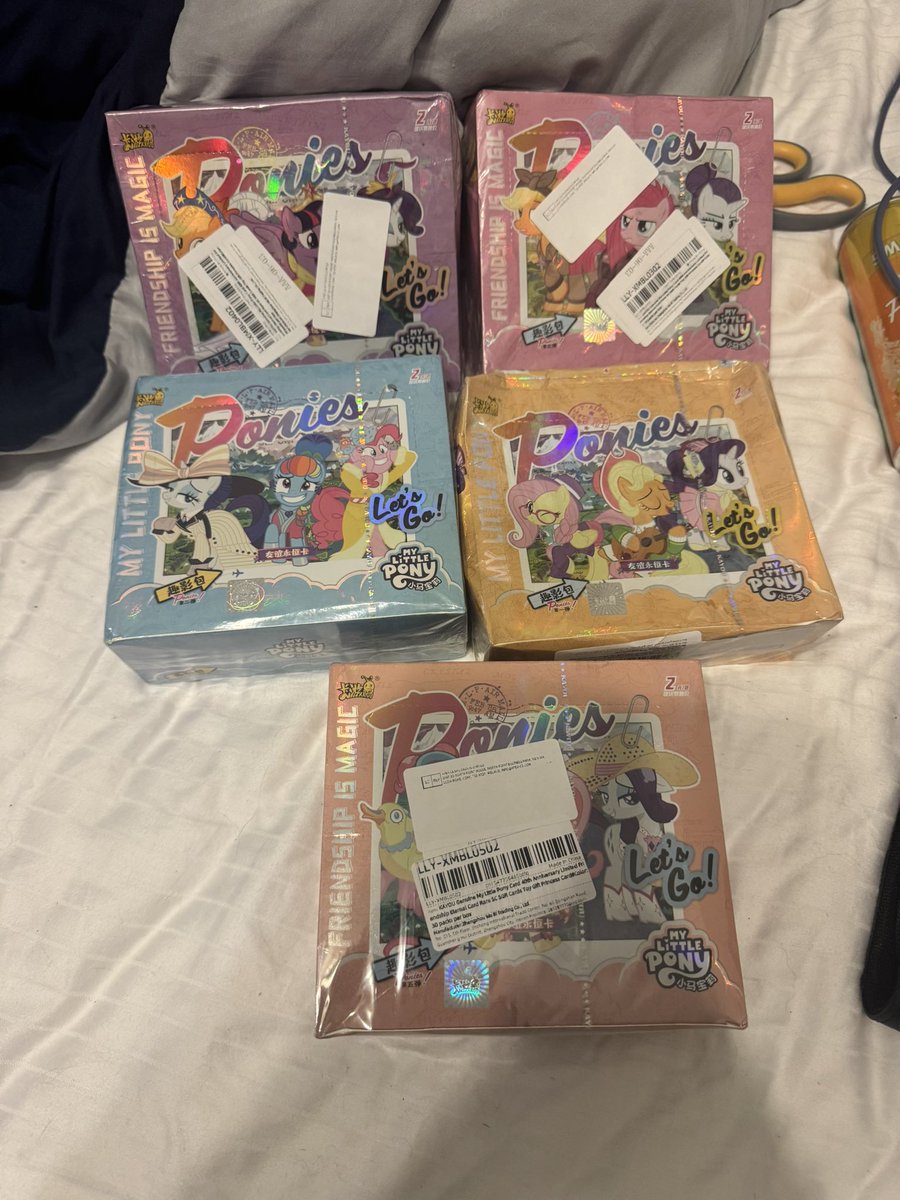 geekys_pins's tweet photo. Which 3 do I open on stream? 👀 the other two are going to be prizes for the @Step2Harmony flip at Everfree!!! Be prepared… https://t.co/QBUnwr6Zkc