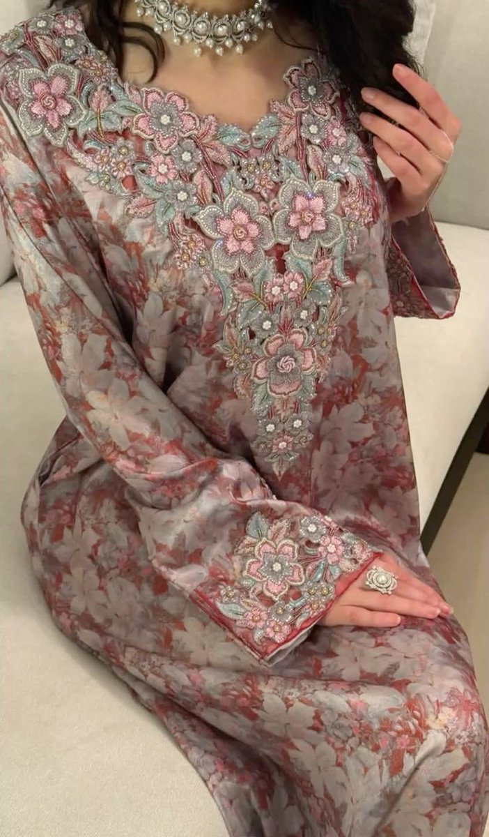 أشتهي تقبيلك عشراً وعناقك الفاً وأحتضانك شهراً

#صباح_الخير