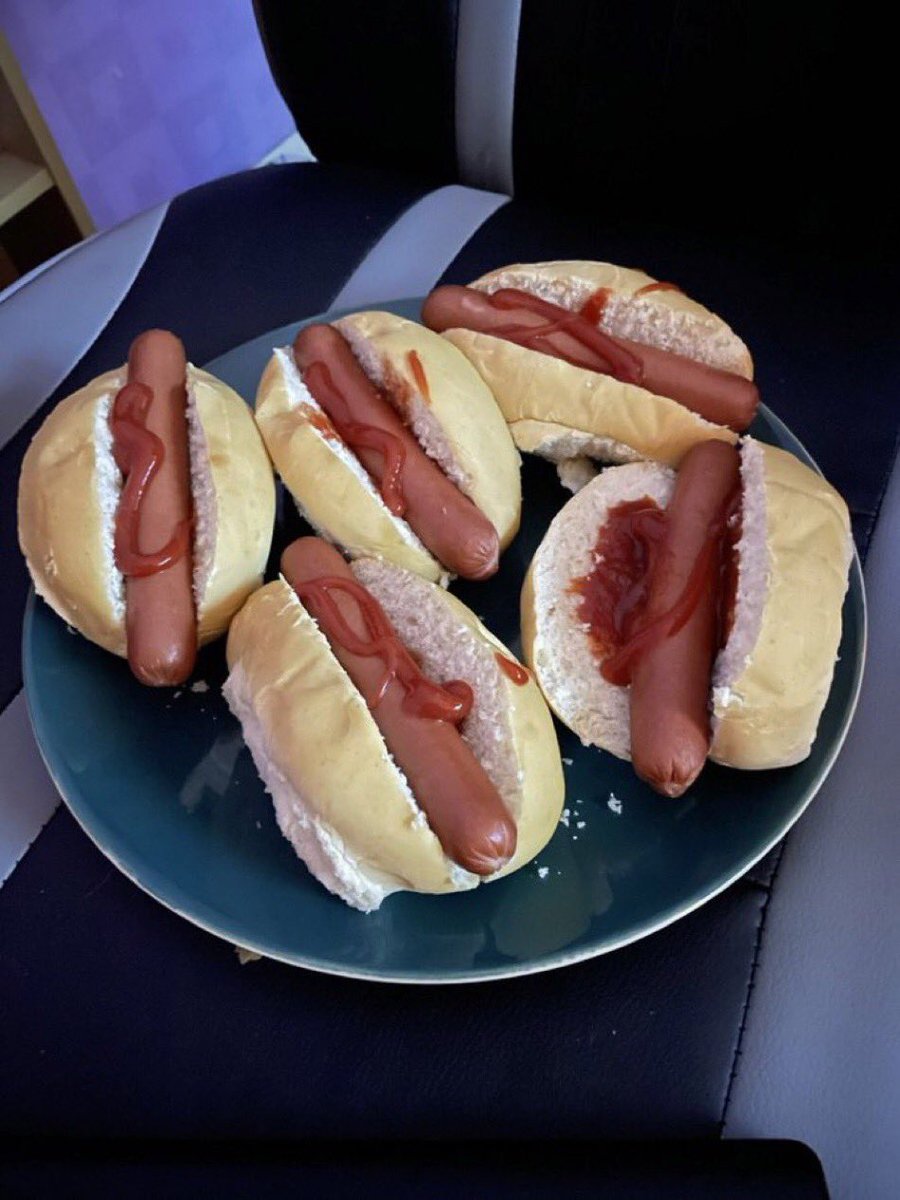BevansOdyssey's tweet photo. Five hot dogs in my ass tonight! https://t.co/H1GI4Cvub6