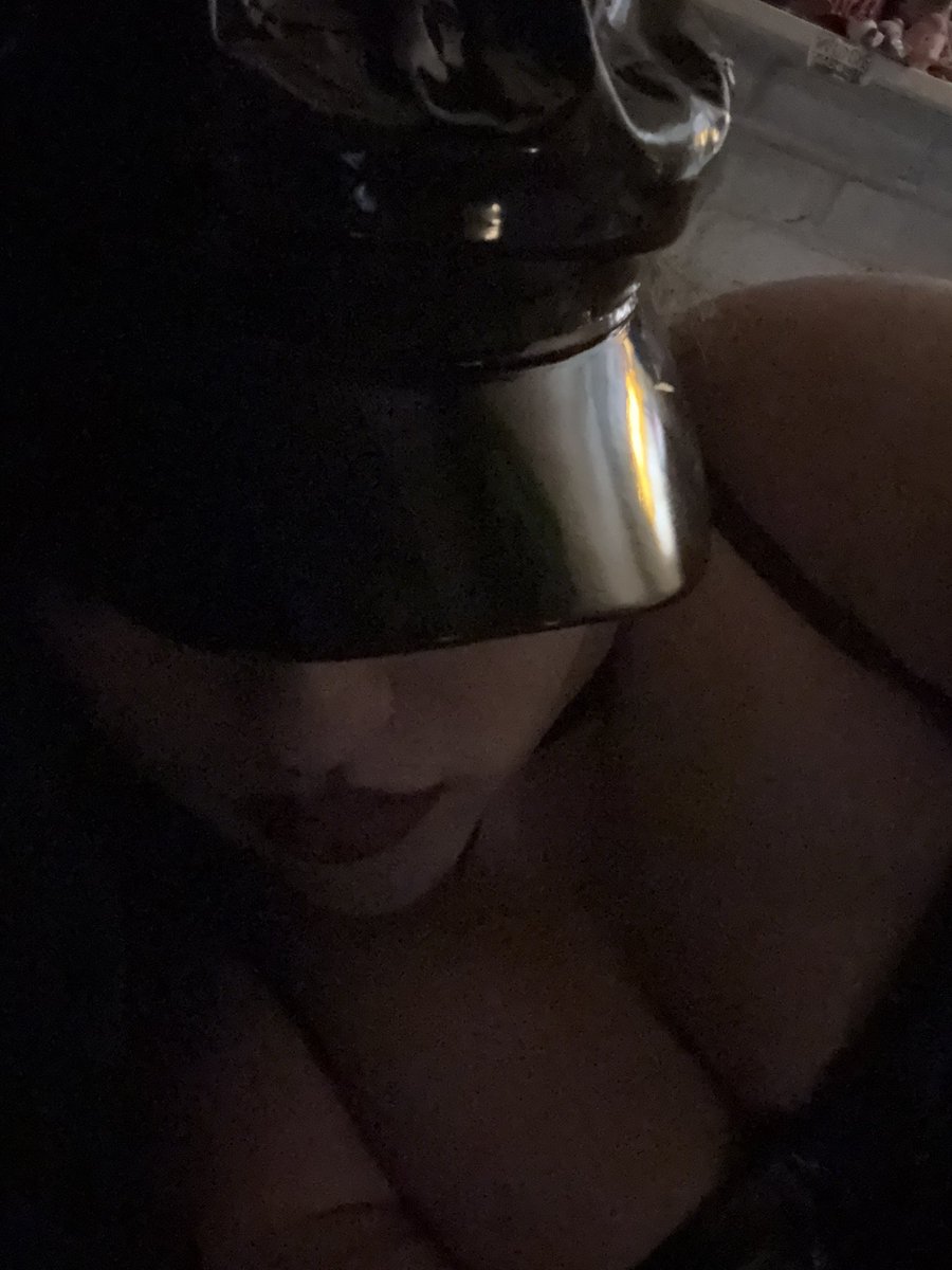 butcherangels's tweet photo. i heard you’ve been a bad boy #nsfwtwtً #goth #fetish #latex https://t.co/nRnKJiUzx6