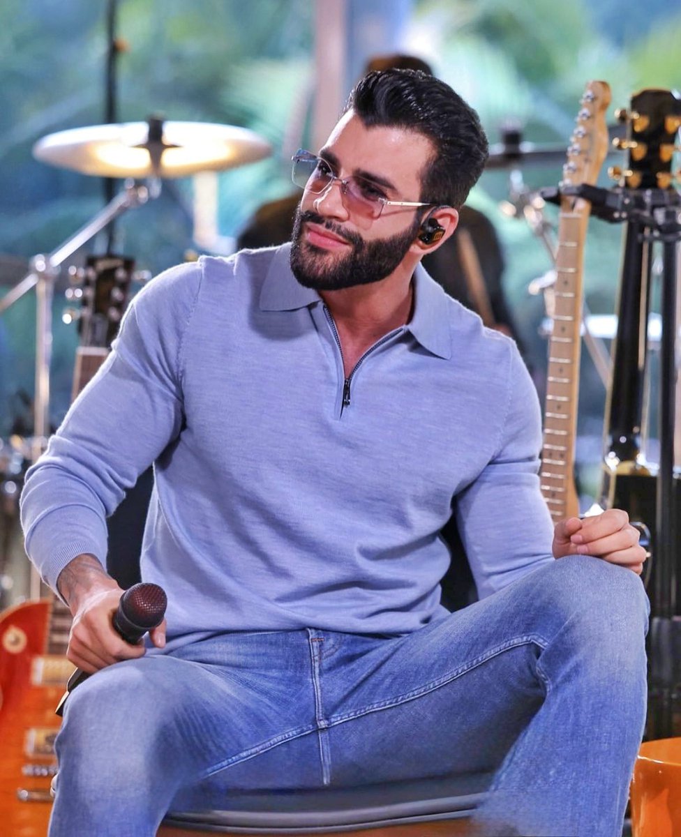 ÁLBUM DO ANO! 💿🏛️

Feito à Mão faz estreia no Top 200 do Spotify Brasil.