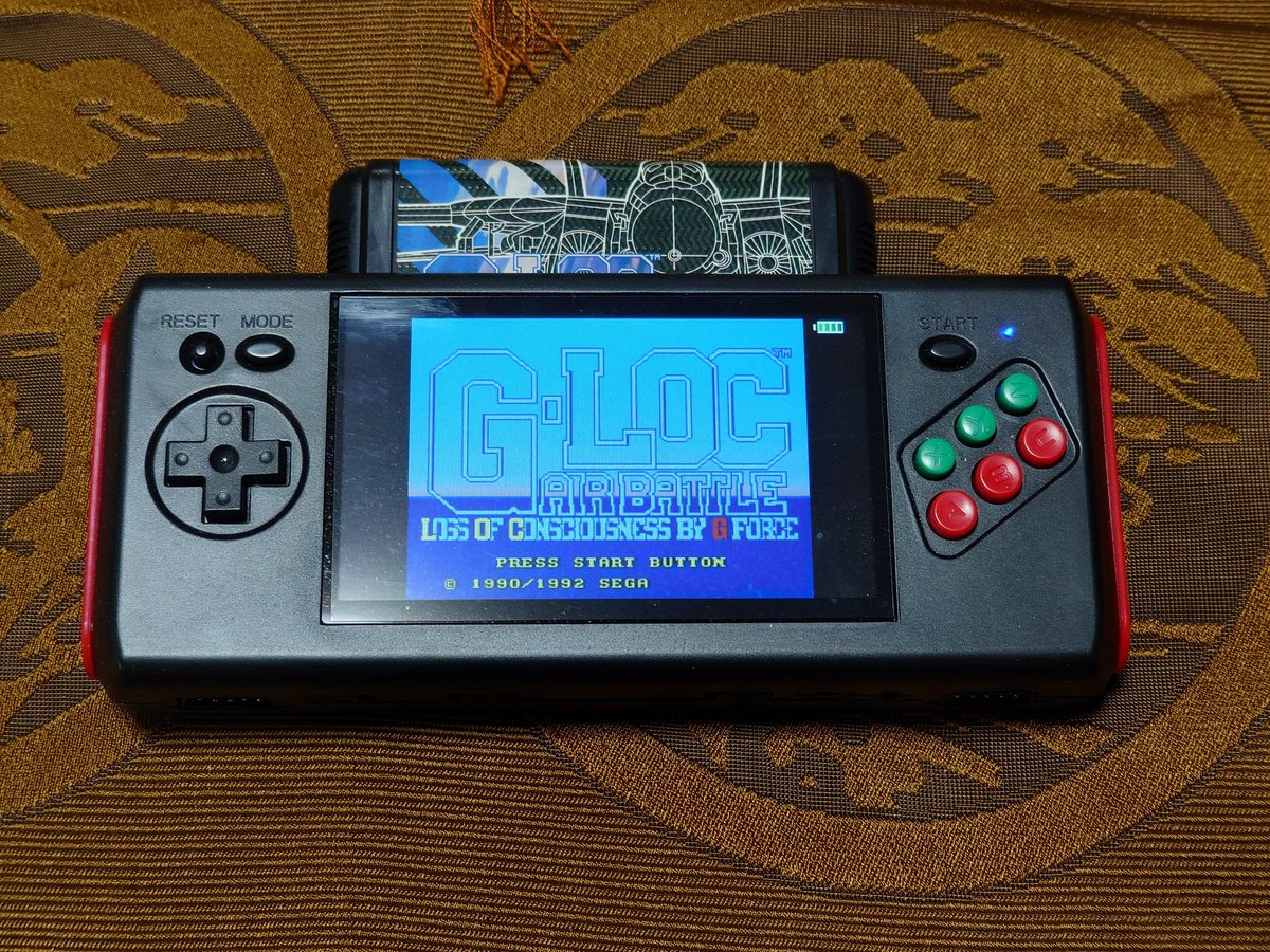 メガドライブのG-LOCを遊ぶ。
AFTER BURNERより後に出たゲームなのに、前作ほど楽しくないのはBGMが地味な為か、ミッション制でいちいち進行がぶつ切りになる為か。あとミサイルの弾数少ないからヒャッハーも出来ない。
総評　見た目は良いのに残念な出来
#MEGADRIVE
#SEGA