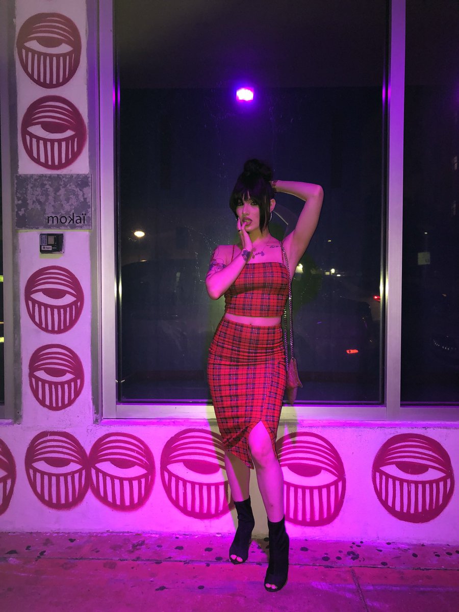 LaReinaGeisha's tweet image. #mokai once upon a time / Art by Miami’s very own, the one and only, @AHOLSNIFFSGLUE.❤️ #flashbackfriday #graffiti #aholsiffsglue #southbeach #Miami