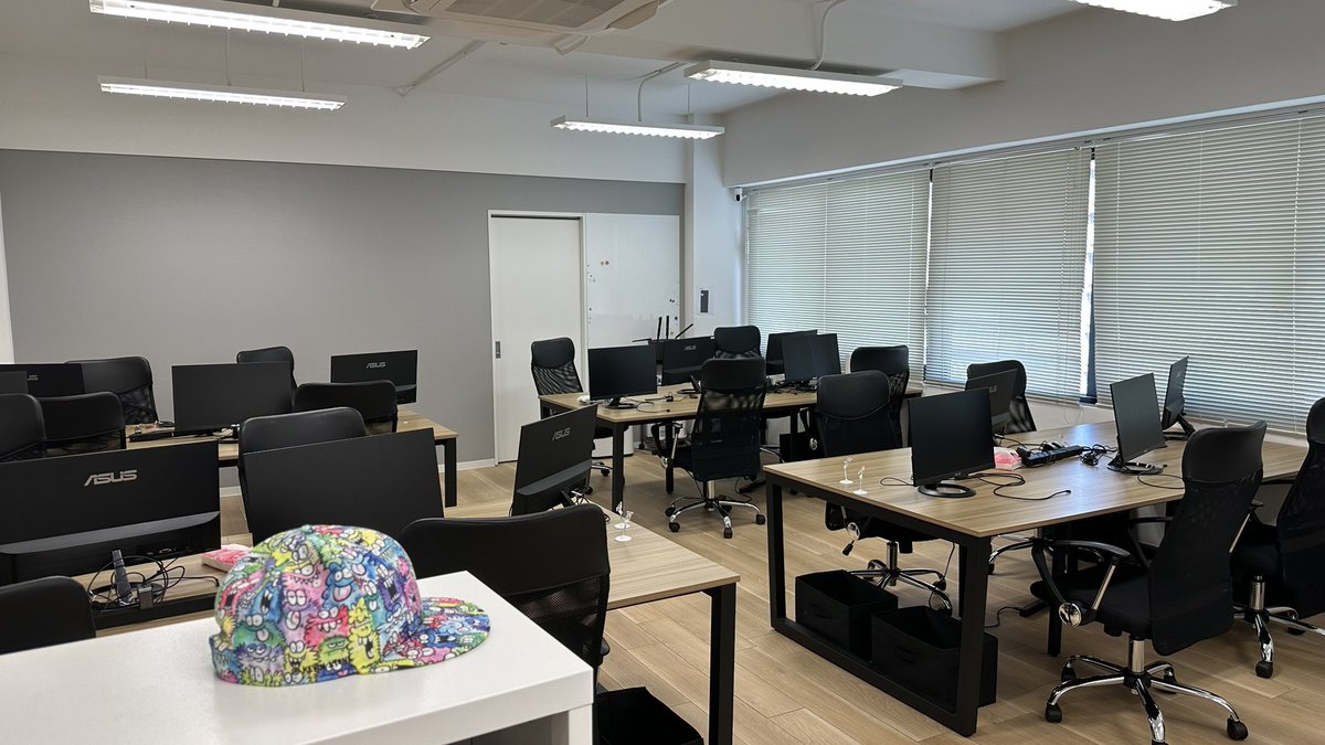 “2日間だけ真剣に向き合いませんか？”
本日は、動画編集CAMP阪急梅田校にて講師を担当します。

✅副業に興味がある
✅在宅で仕事がしたい
✅動画編集スキルを身に付けたい
✅好きなことでお金を稼ぎたい
✅何か自分を変えるキッカケにしたい

本気の皆さんを応援します。対戦よろしくお願いします🤝