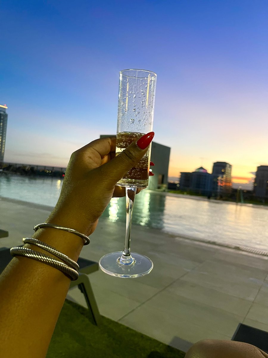 Claire Huxtable tweet media