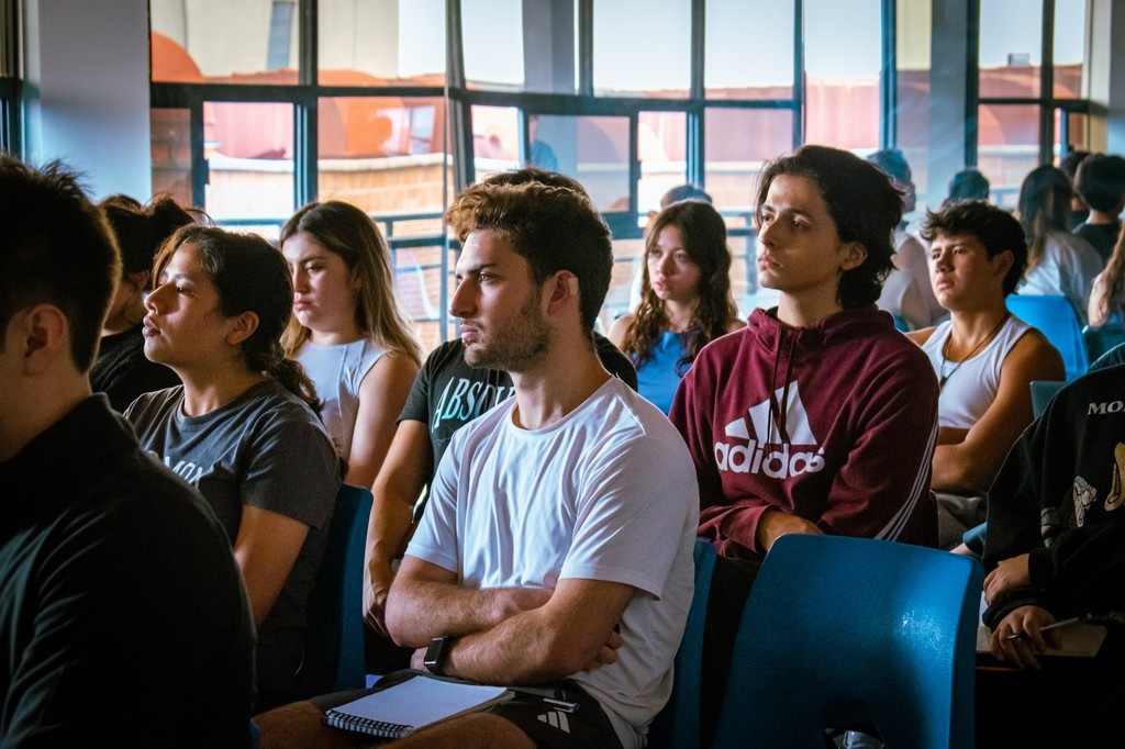 El día de ayer tuvimos el honor de recibir al maestro Rodolfo Obregón, quien impartió la masterclass “Mirar y reconocer, prácticas documentales en la escena mexicana” a nuestros alumnos de la Licenciatura en Actuación. 🎭️

Agradecemos su presencia. 💙