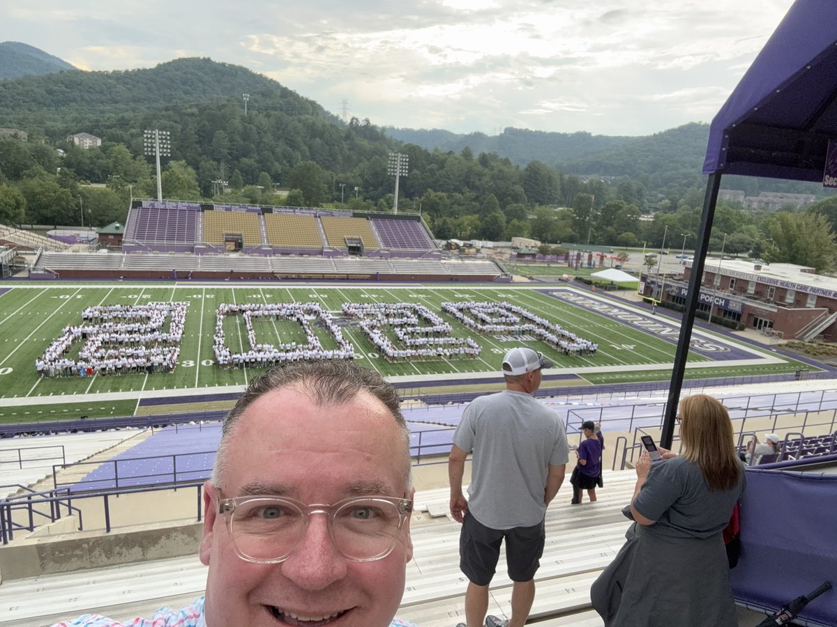 WolfpackRobNC's tweet image. Selfie with the entire @WCU class of 29. @WolfpackJosie is standing somewhere in the first 2. She may be starting life as a #catamount but I know she’ll always be #wolfpack at heart. ❤️ #GoCatamounts #LiveWestern #GoPack