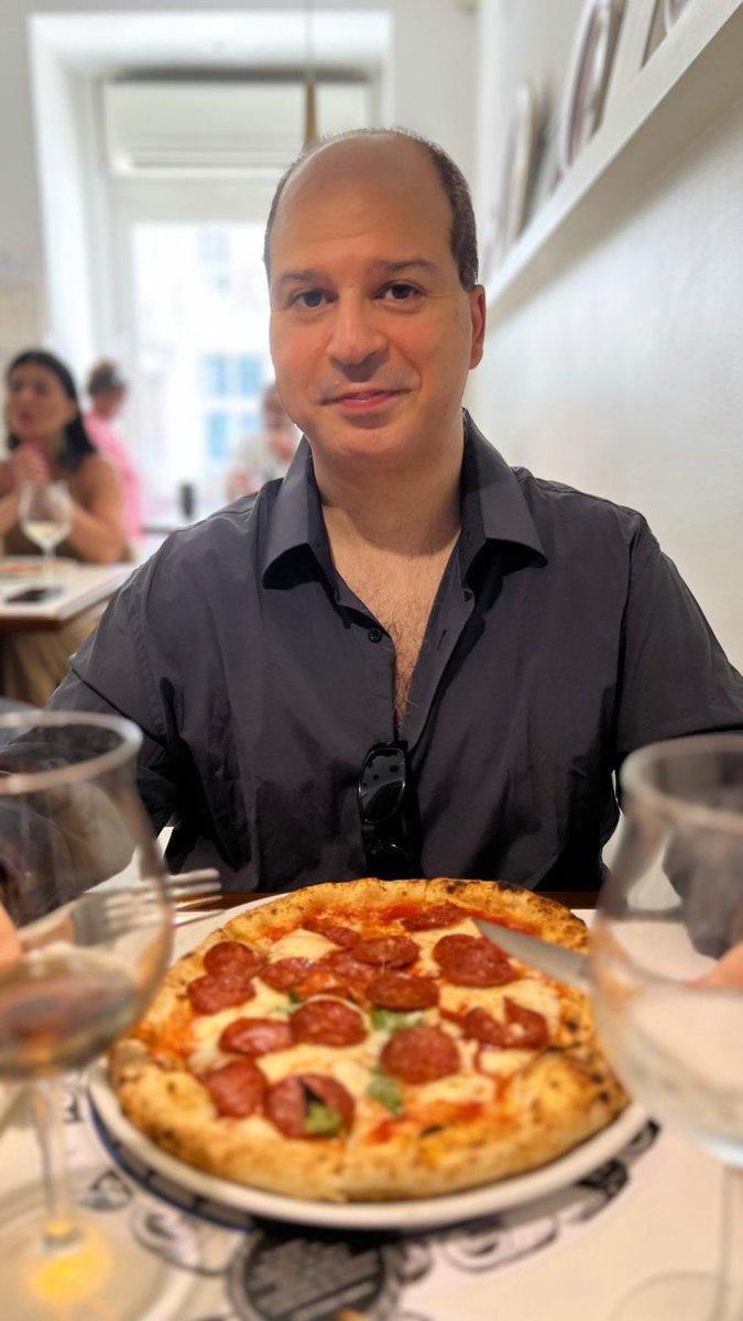 thehitman29's tweet photo. Belated #birthday celebration at my favorite pizzeria.❤️🥂 #pizza https://t.co/MtGU5ZTe7w
