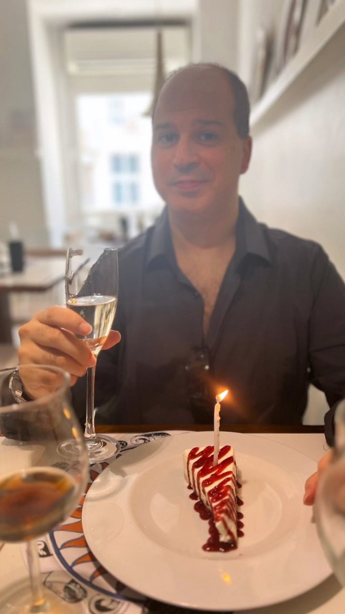 thehitman29's tweet photo. Belated #birthday celebration at my favorite pizzeria.❤️🥂 #pizza https://t.co/MtGU5ZTe7w