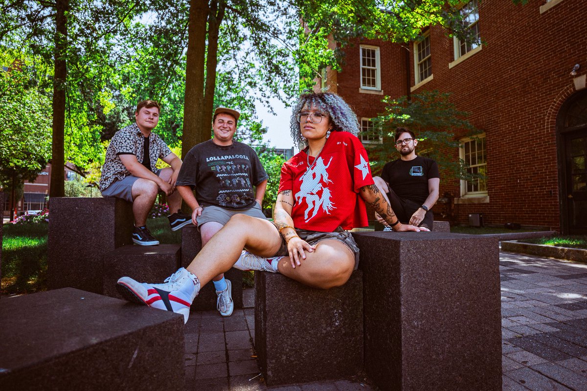 cozy throne tweet media