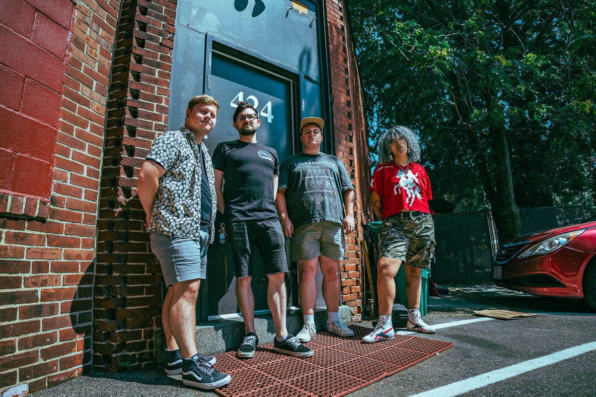 cozy throne tweet media