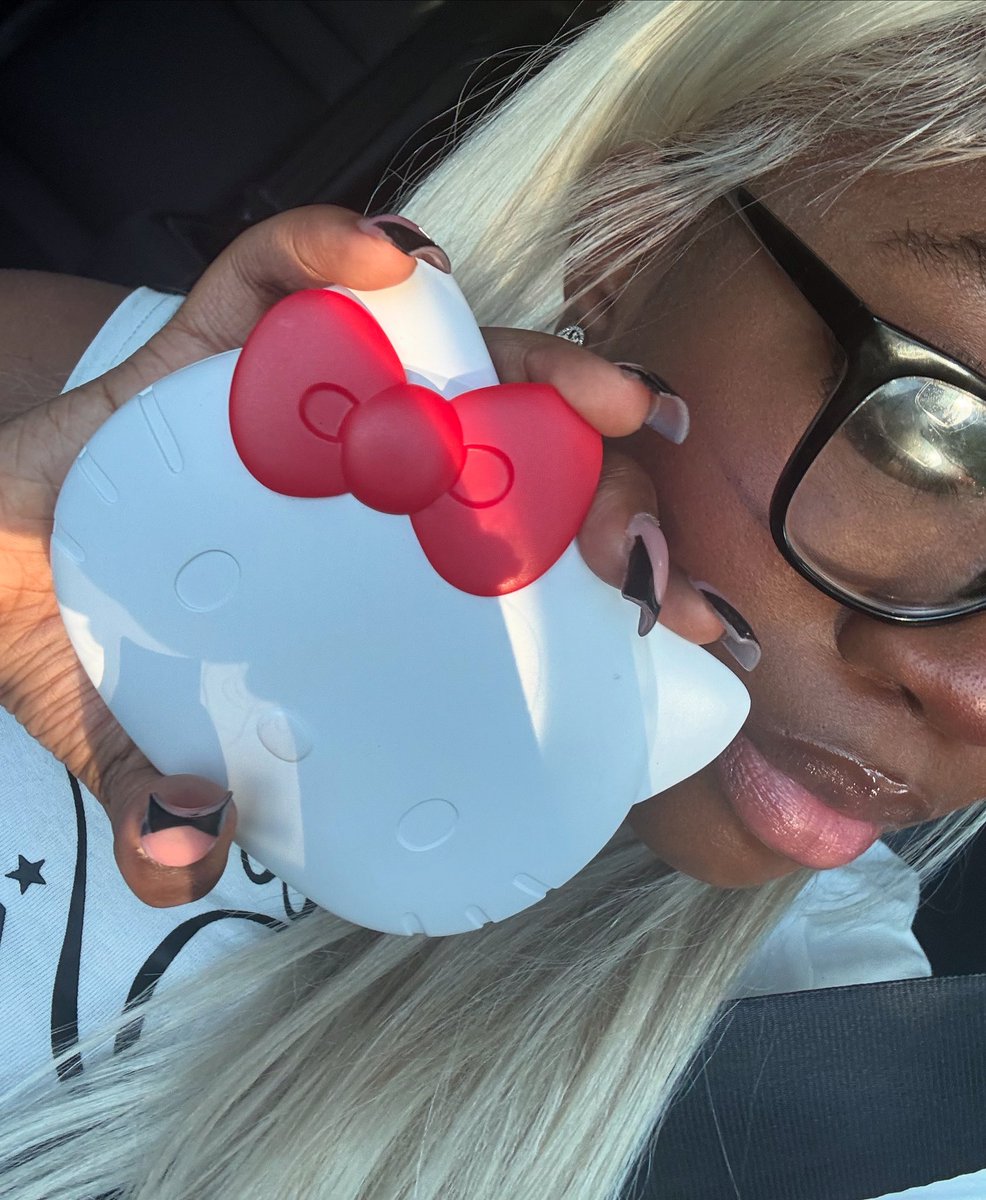 theasiaaj's tweet photo. #ilovehellokitty https://t.co/vEGVe52O1v