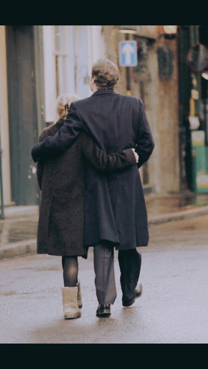 forcrushes's tweet photo. Somewhere in another universe, they’re living happily ever after.
#BridgetJones #MarkDarcy https://t.co/wVZDE51ZFg