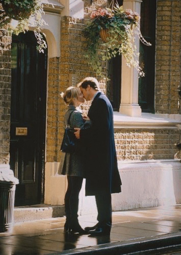 forcrushes's tweet photo. Somewhere in another universe, they’re living happily ever after.
#BridgetJones #MarkDarcy https://t.co/wVZDE51ZFg