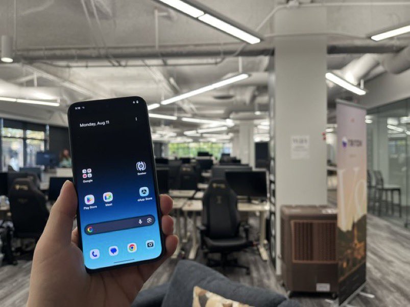 Seeker 서프보드 뒤의 아트워크 클로즈업