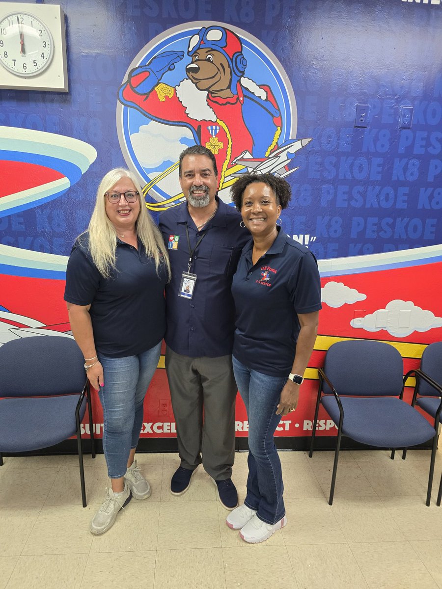 IBPeskoeK8's tweet photo. Thank you to our Region Superintendent, Mr. Villalobos, for stopping by and seeing all the great things happening at Peskoe as we Level Up! #peskoek8 #bearnation🐻 #peskoepride❤️ #YourBestChoiceMDCPS ✨
#togetherweareafamily
#itstimetolevelup🎮 @MDCPSSouth @MDCPS @SupDotres https://t.co/feV3MPOi2Z