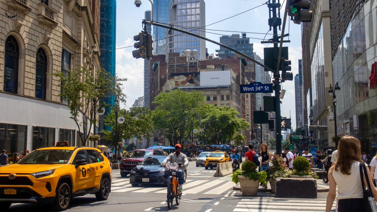 JoeOrtizNY's tweet photo. A Stop in Midtown https://t.co/sInWlDyjHV