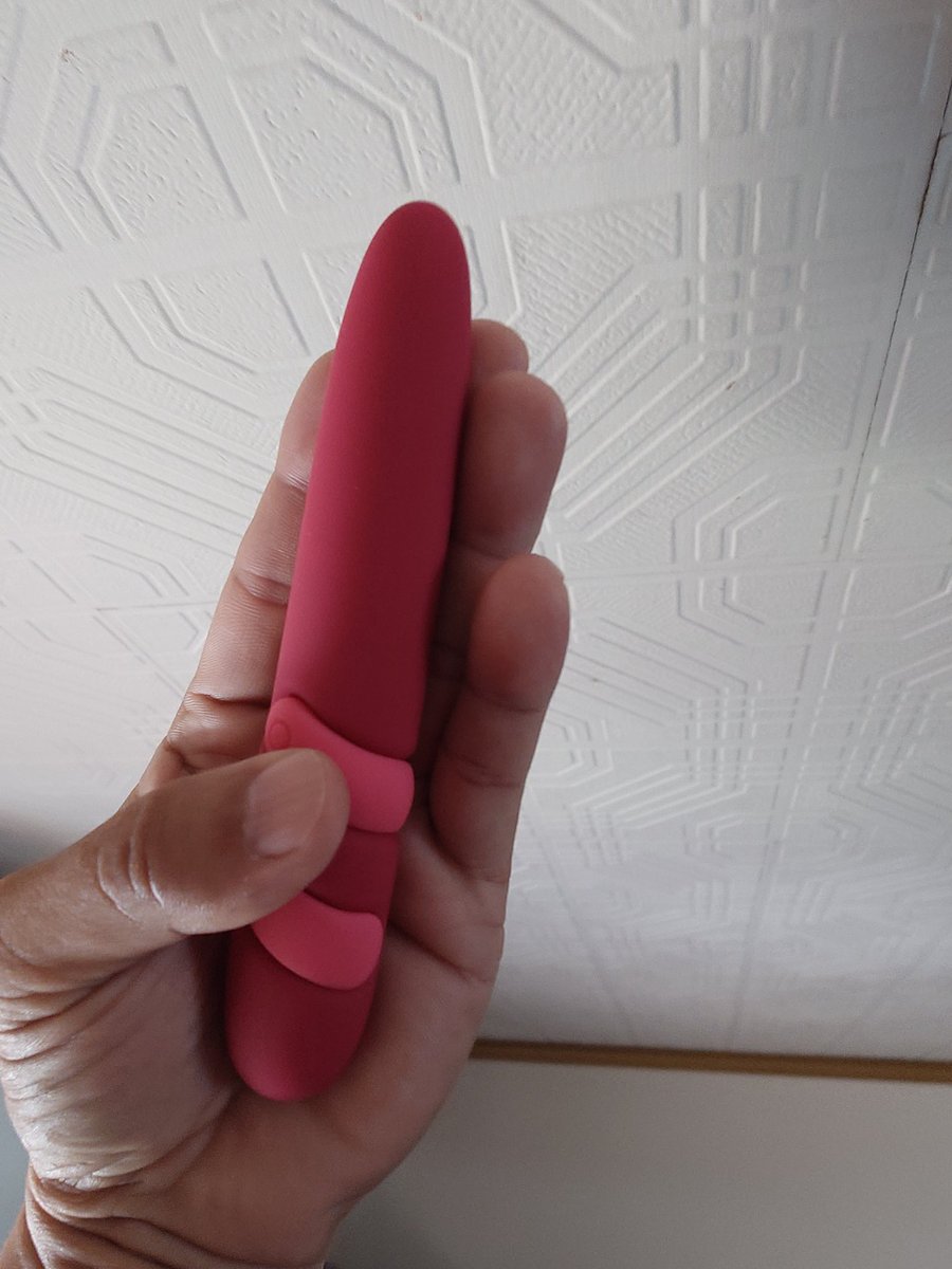 <a href="/LilyLoveai/">MIDUAI 公式チャンネル</a>様より購入😊
腟内のスポットを攻めるのに丁度良い大きさ！縦長バイブレーションで
攻め方も色々なバリエーション出来る😉
