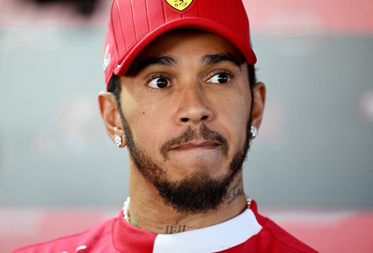 No GP da Bélgica, Lewis Hamilton, em entrevista, revelou que enviou documentos à Ferrari sugerindo melhorias, com foco principal em 2026.

O conteúdo dos documentos elaborados por Hamilton sugere melhorias em:

Métodos de trabalho e execução;

Comunicação entre departamentos na