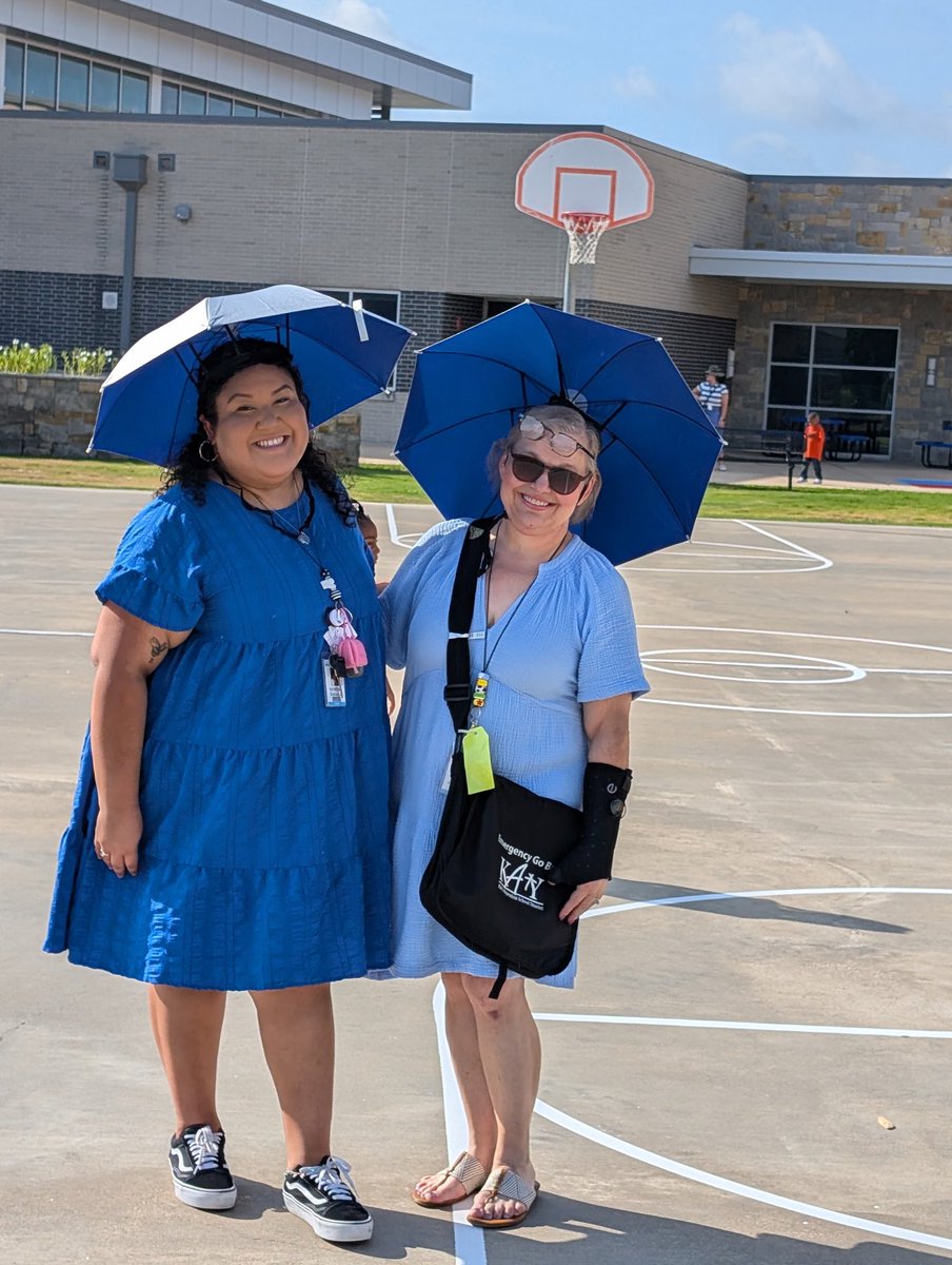 This school year we are beating the Texas Heat (just a tad bit ) with head umbrellas🤣 <a href="/OLE_Leopards/">Leonard Elementary</a>