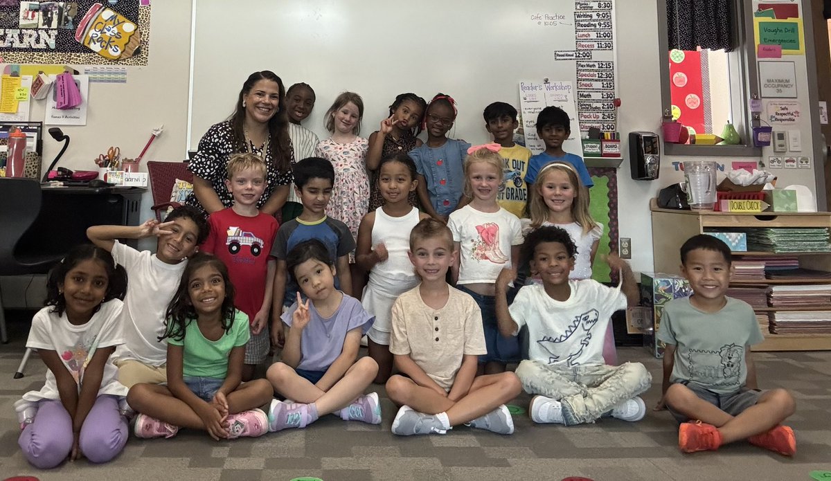 First Days 🥰🍎💙#Year10 #DecadeEra <a href="/VaughnElemFISD/">Vaughn Elementary</a>