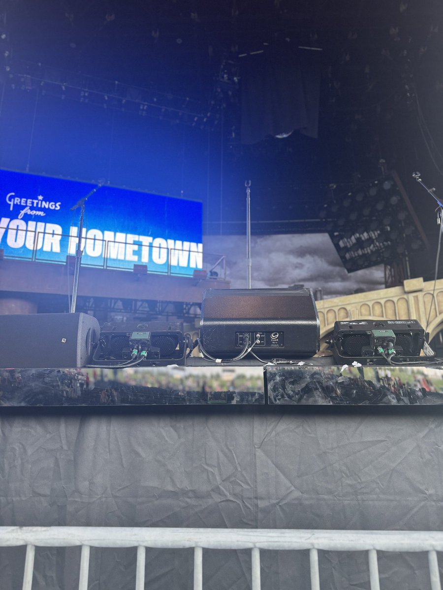 Manifestando estar así de cerca en el tour 🤞✨