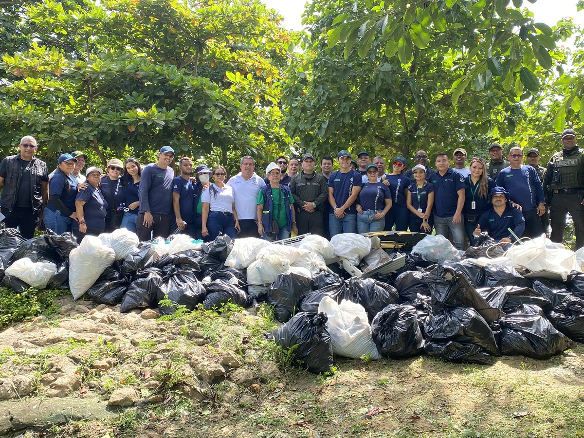 ¡Gracias a todos! 💚

🚮Jornada de recolección de residuos sólidos en el Jardín Botánico fue un éxito gracias a la colaboración y compromiso de todos. En Barranquilla Verde, estamos comprometidos con la protección del medio ambiente y la promoción de prácticas sostenibles.