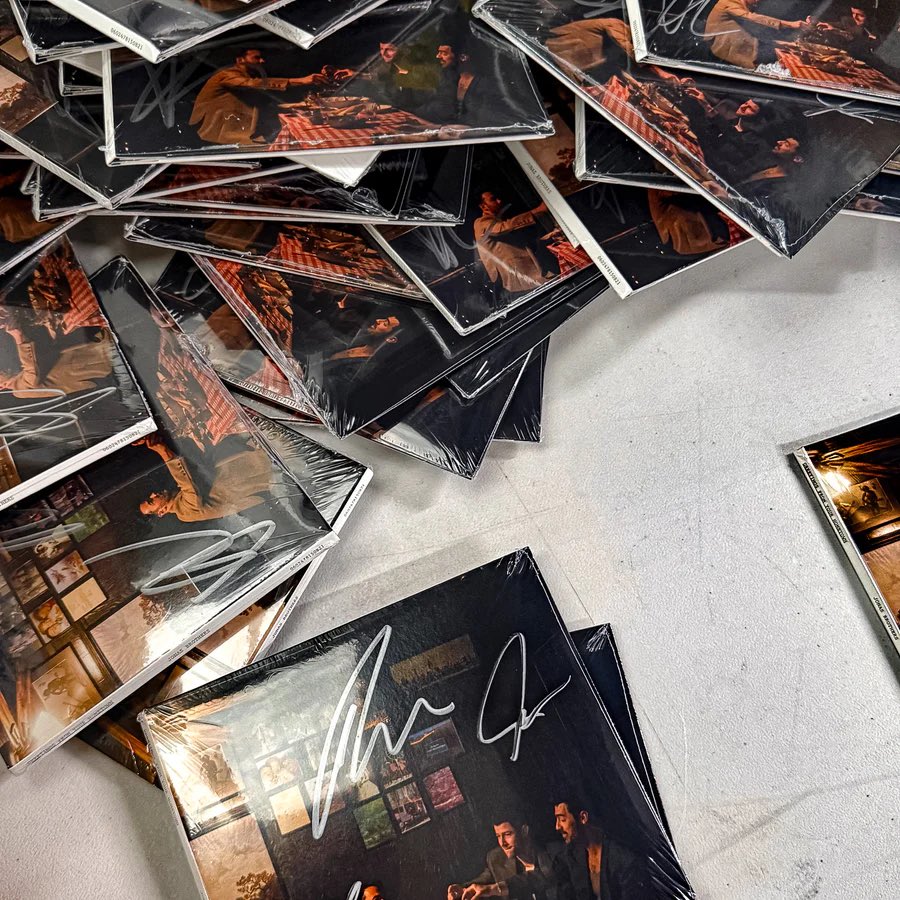 x (@signaturenotifs) on Twitter photo VERY limited number of signed <a href="/jonasbrothers/">Jonas Brothers</a> Greetings from Your Hometown cds — these are signed directly on the cover.
these were exclusively sold at the American Dream Mall for Jonas Con, so if you didn’t attend, now’s your chance!
🔗 shop.jonasbrothers.com/products/greet… VERY limited number of signed <a href="/jonasbrothers/">Jonas Brothers</a> Greetings from Your Hometown cds — these are signed directly on the cover.
these were exclusively sold at the American Dream Mall for Jonas Con, so if you didn’t attend, now’s your chance!
🔗 shop.jonasbrothers.com/products/greet…