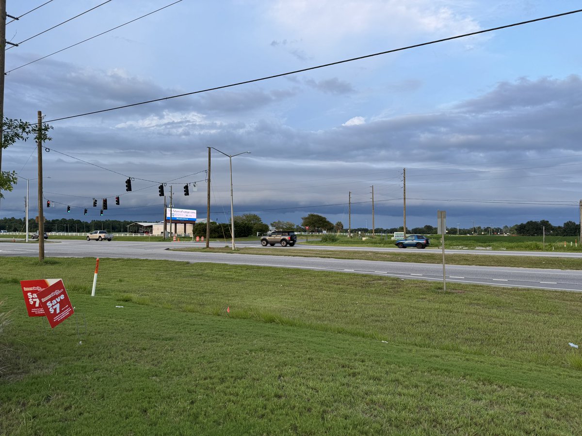 eric_harrison84's tweet photo. Outflow seen from Foley. @AlabamaWXNet  @ThomasGeboyWX @NWSMobile #alwx https://t.co/am0qzBrDDP
