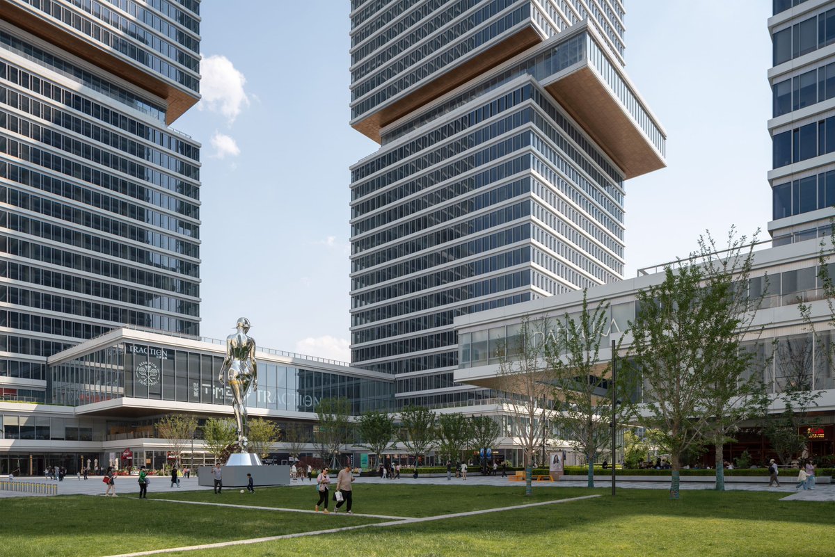 archinect's tweet photo. Huamu Lot 10 – The Summit by Kohn Pedersen Fox Associates (KPF) @KohnPedersenFox 📸 Justin Szeremeta #ArchinectProjects

Project details at https://t.co/LDxrld0t36 https://t.co/NkgE13uEav